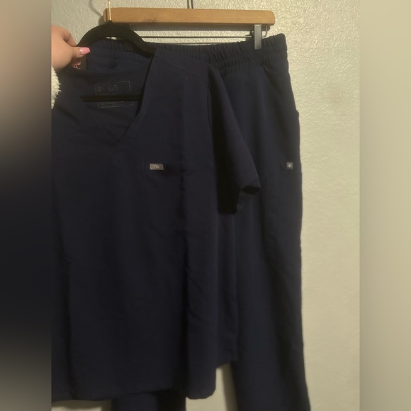 Figs navy blue two piece set - Picture 3 of 15